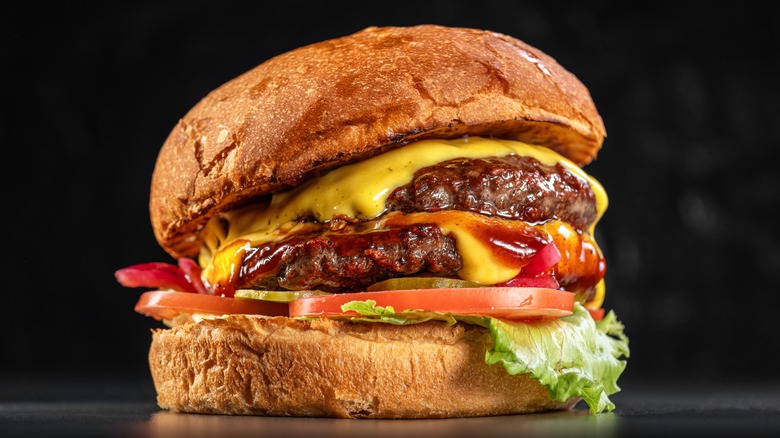 cheeseburger with toppings