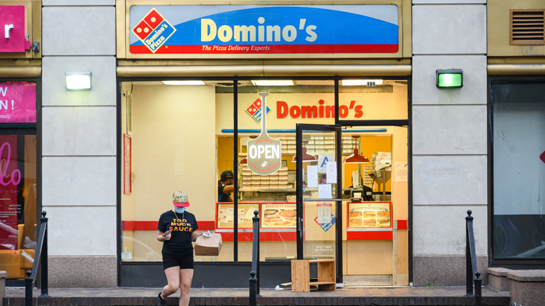 Domino's storefront