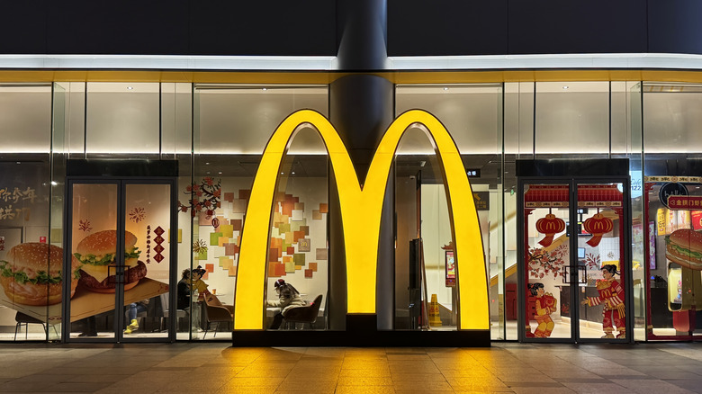The exterior of a McDonald's franchise.