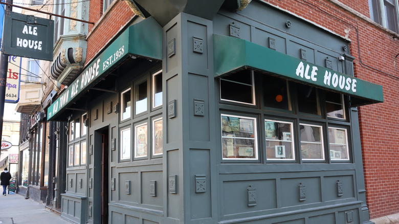 The exterior of The Old Town Ale House in Chicago