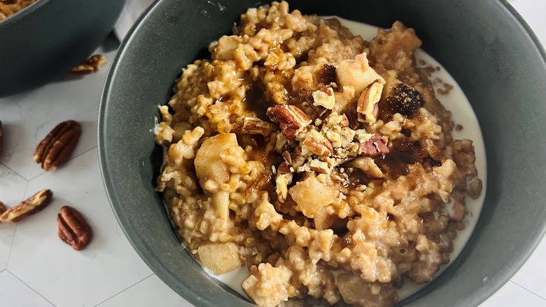 apple cinnamon oatmeal bowl