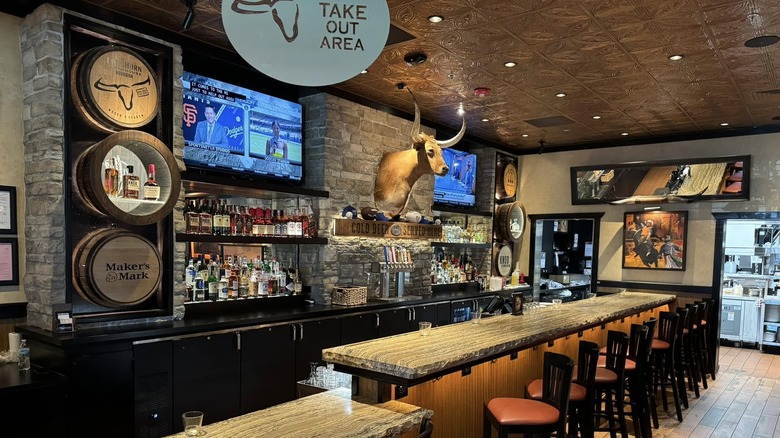 Interior bar at a Longhorn Steakhouse