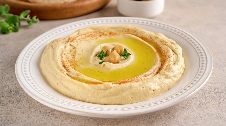 chickpea hummus on a plate served with pita bread
