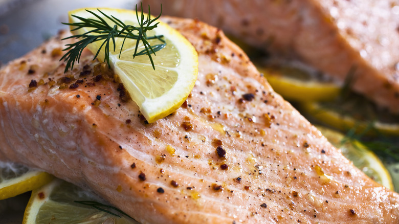 Cooked salmon with lemon slice