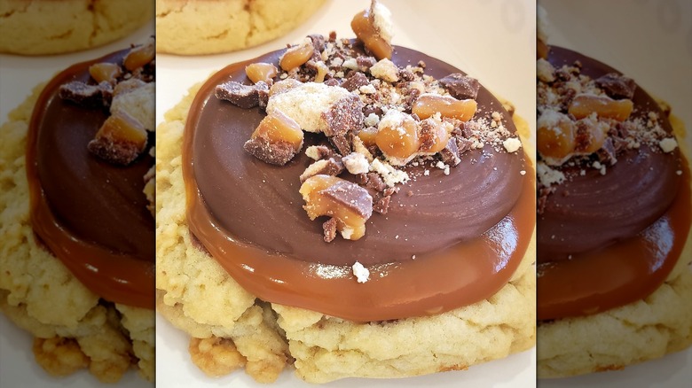 Caramel shortbread cookie in box