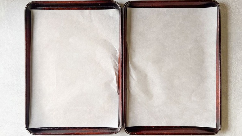 2 sheet pans lined with parchment paper