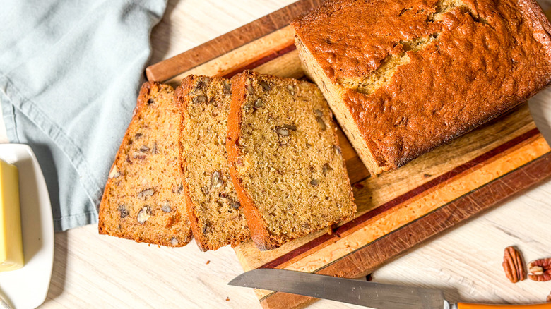 Bakery-worthy banana bread loaf with slices on cutting board