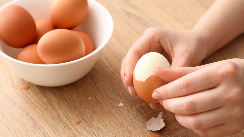 peeling hard boiled eggs