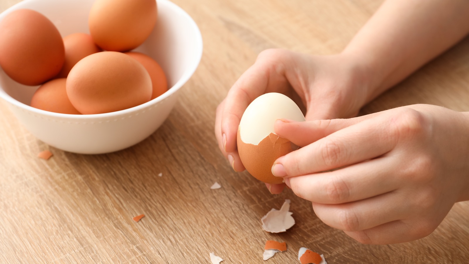 Backpulver kann Ihnen helfen, hartgekochte Eier mühelos zu schälen