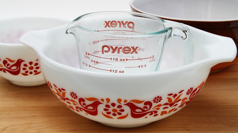A Pyrex jug sits inside pyrex bakeware