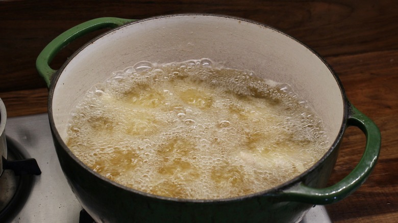 frying chicken wings