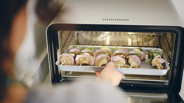 Oven air fryer interior