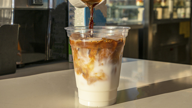 Behind Dunkin' And Starbucks, This Coffee Chain Has Become The Third Largest In The US. Do You Know Which One?