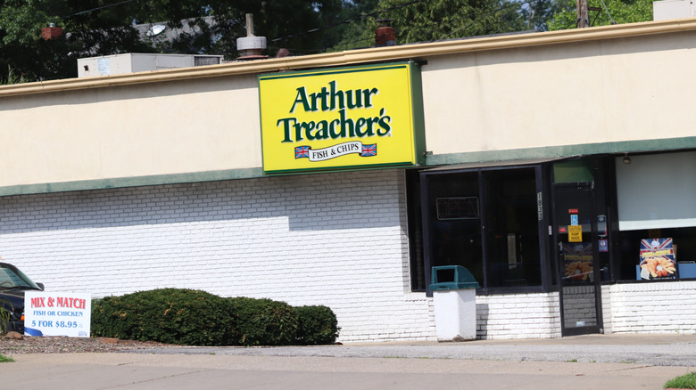 Arthur Treacher's location in Cuyahoga Falls, Ohio
