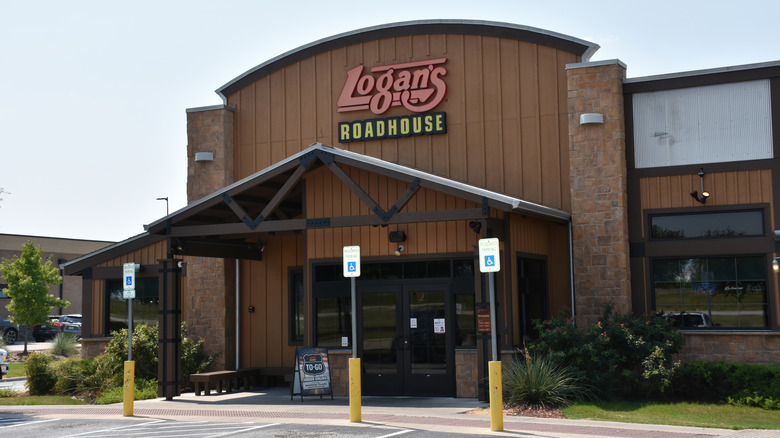 Exterior of a Logan's Roadhouse