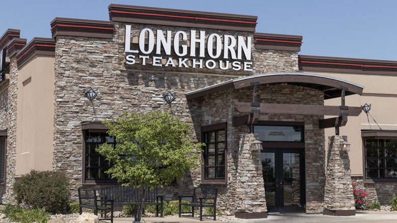 Exterior of a Longhorn Steakhouse