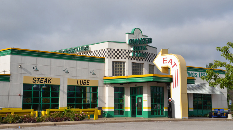 Exterior of a Quaker Steak & Lube