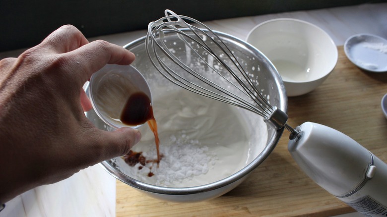 adding vanilla extract to whipping cream