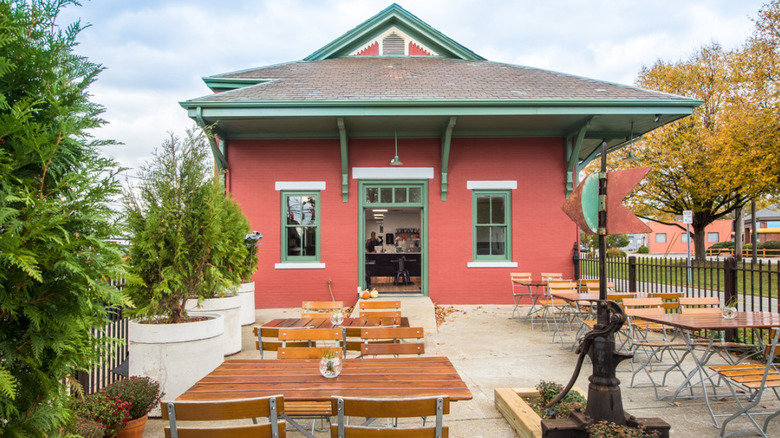 Exterior of Borealis Coffee Company, including patio, in Riverside