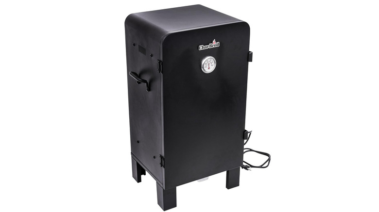 vertical smoker with handles on the side