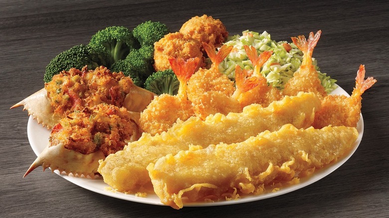 The Deluxe Seafood Platter at Captain D's