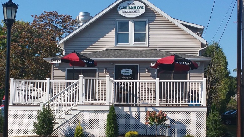 Exterior of Gaetano's Deli