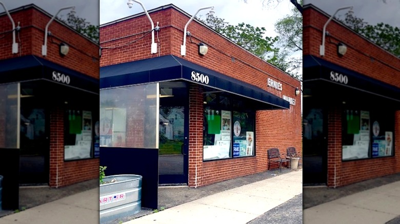 Exterior of Ernie's Market