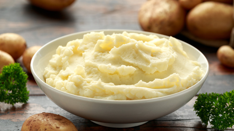 Perfectly creamy and smooth mashed potatoes without toppings