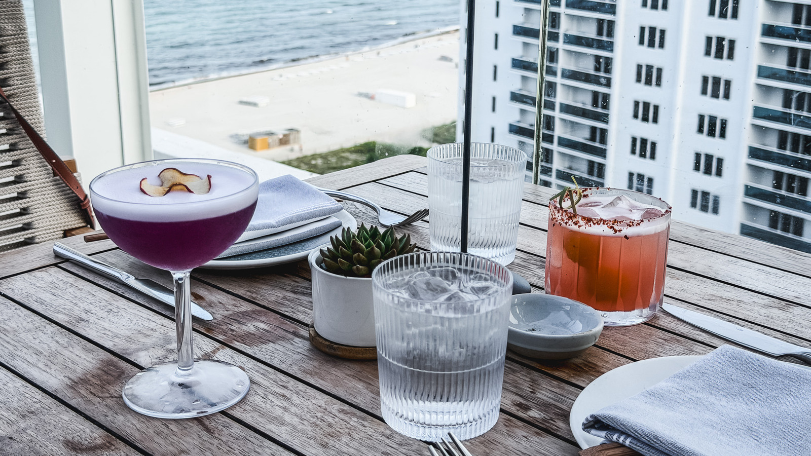 The 9 Best Rooftop Bars In Miami - Chowhound