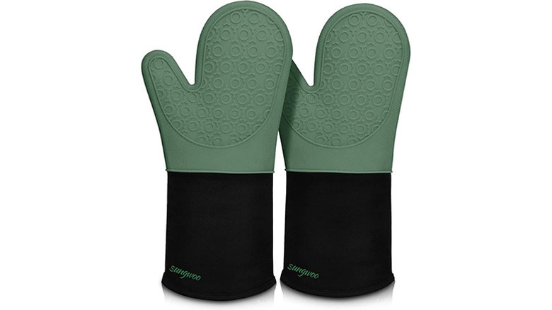 A pair of green and black Sungwoo Extra Long Silicone Oven Mitts