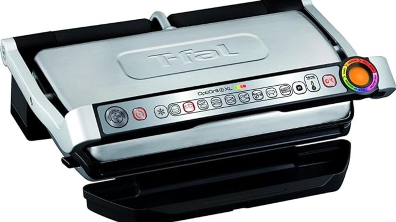 A closed panini press model is shown.