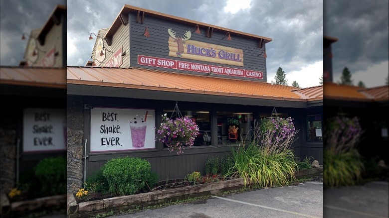 Exterior of Huck's Grill