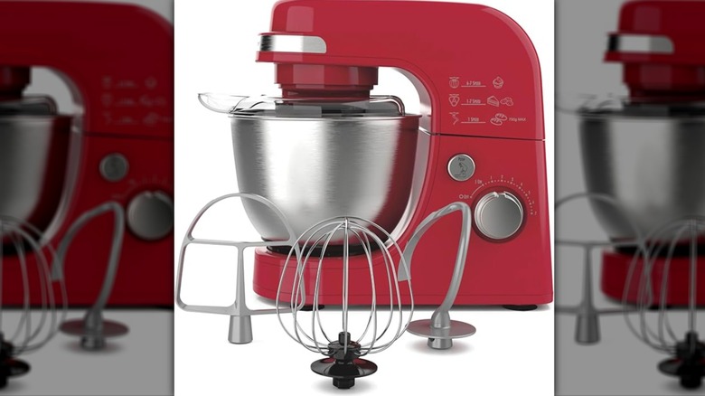 Red Hamilton Beach 7-speed mixer with attatchment