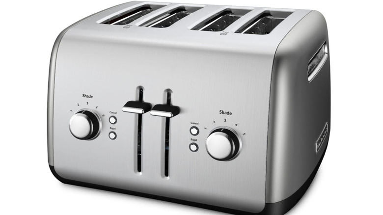 Product image of KitchenAid 4-Slice Toaster with Manual High-Lift Lever