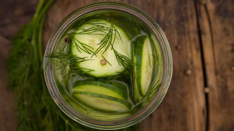 Sliced pickle chips with dill