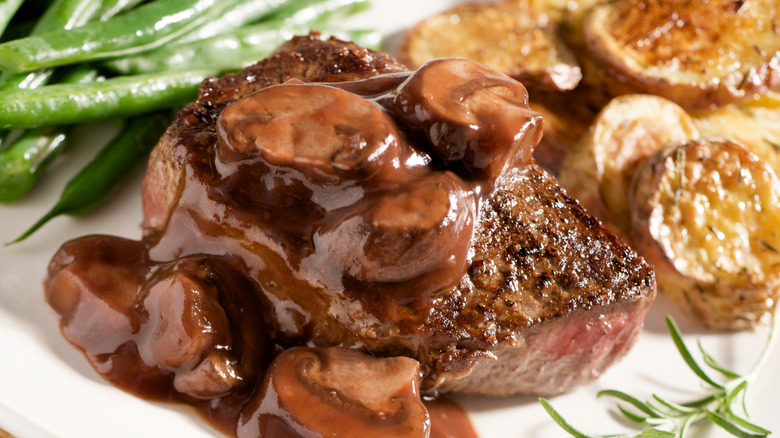 Steak and mushrooms