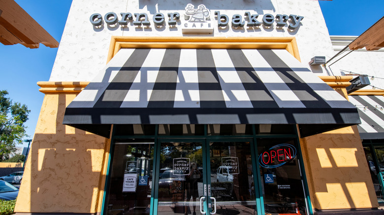 Corner Bakery Cafe exterior