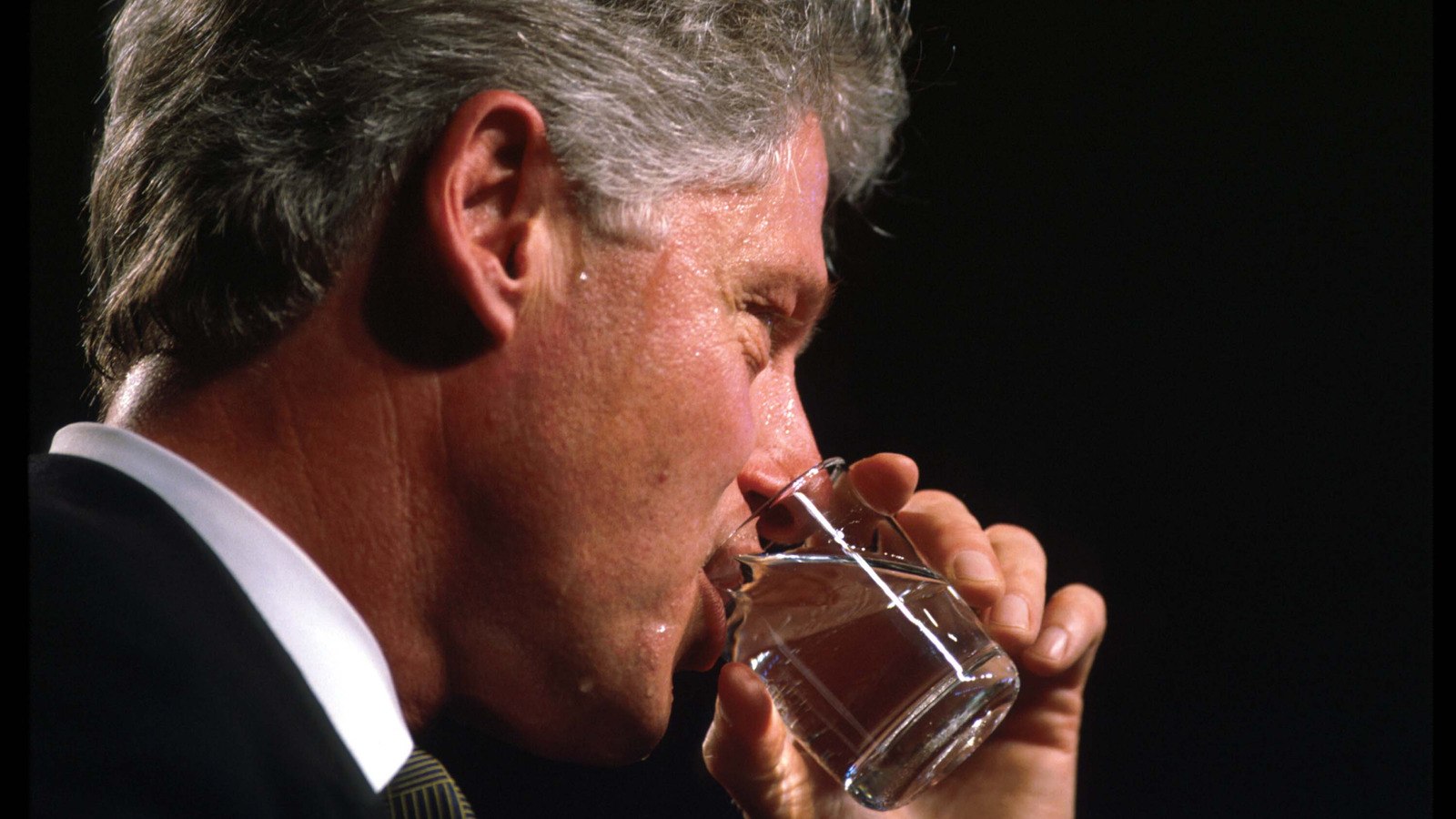 Bill Clinton's Go-To Cocktail Is Dangerously Easy To Drink