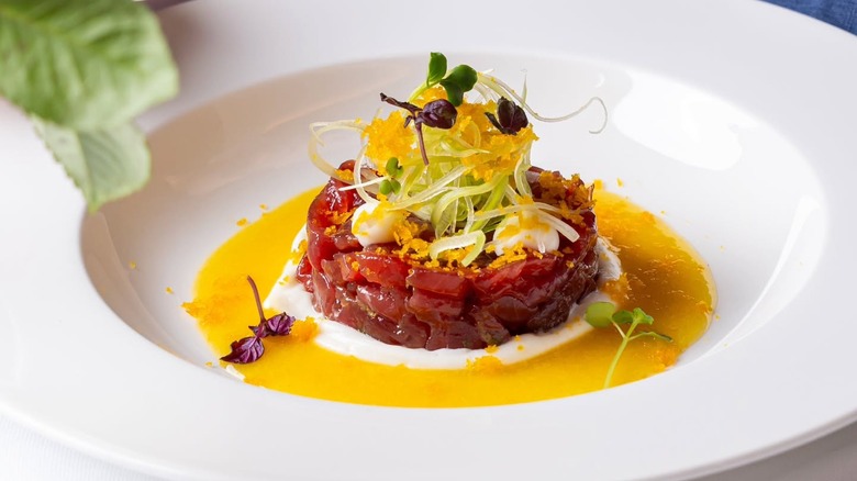 A plate of tuna tartare at Ristorante Pierluigi in Rome