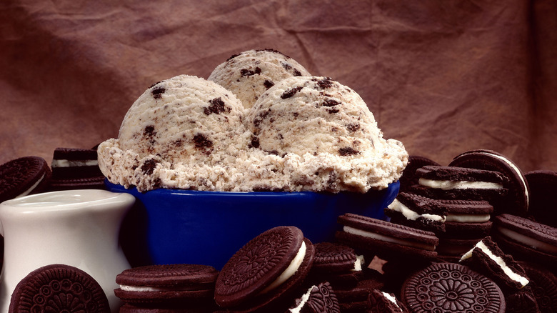 Cookies and cream ice cream and whole cookies