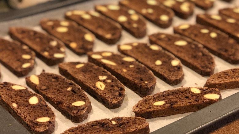Nampan cokelat biscotti