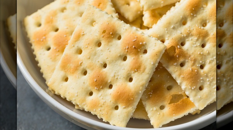 White bowl of saltine crackers