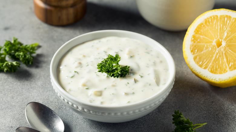 Tartar sauce in a bowl with lemon slice on the side