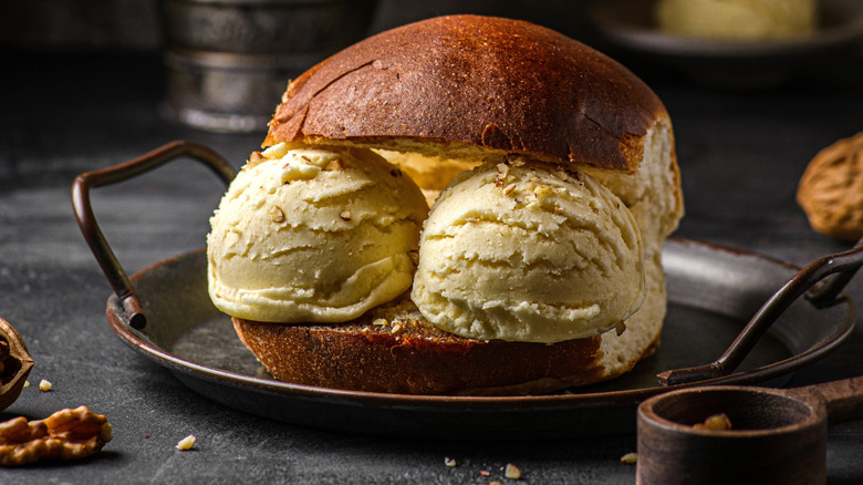 Brioche stuffed with gelato