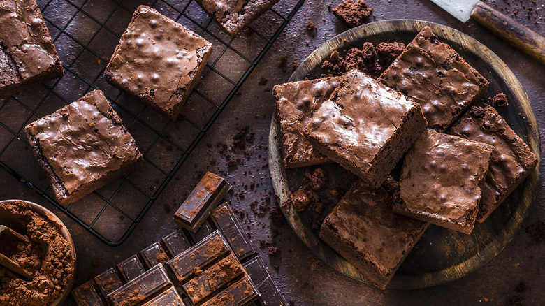 plate and cooling rack of sliced brownies