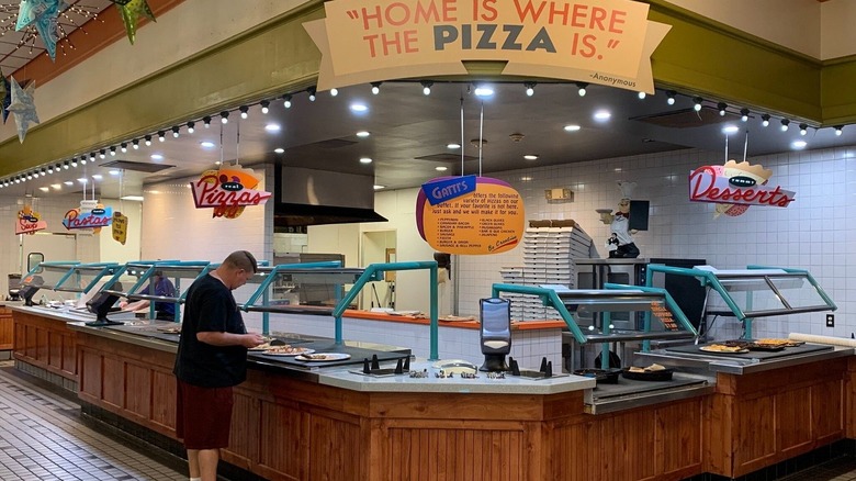 Inside a Mr. Gatti's Pizza buffet location