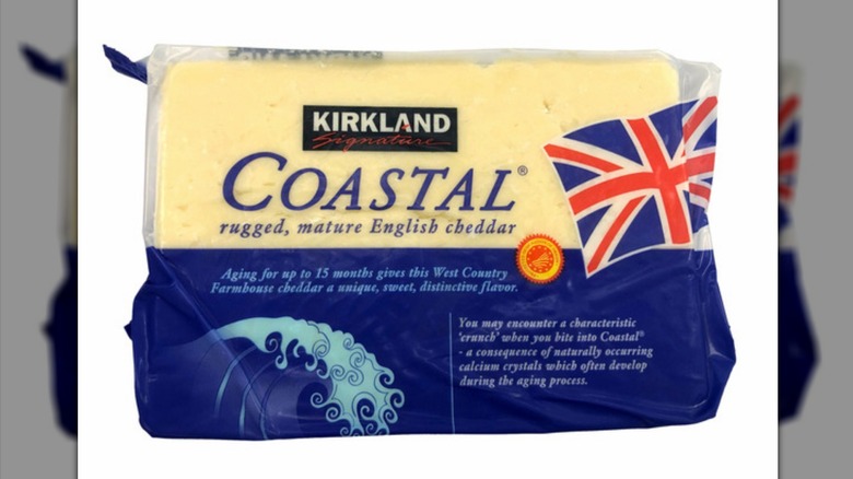 Kirkland Signature Coastal Rugged, Mature English Cheddar