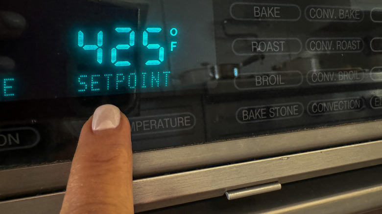 finger setting oven temperature