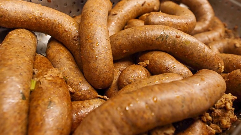 Giant links of Boudin sausage