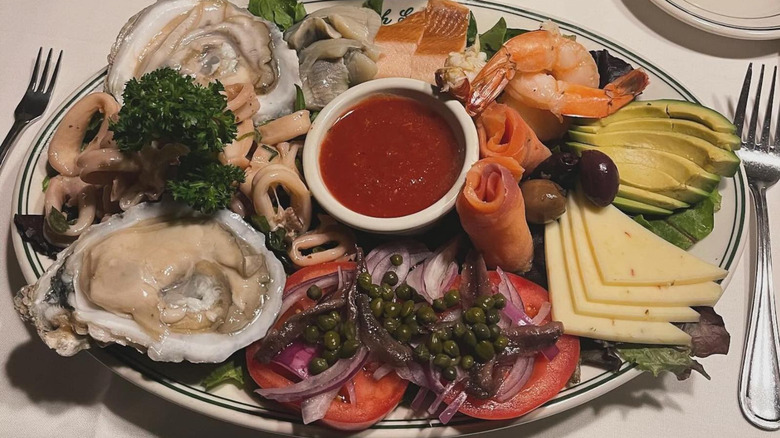 Tadich platter for two with oysters, calamari, other seafood, and accompaniments